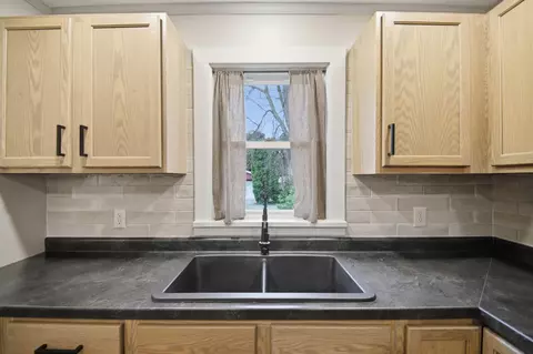 Kitchen - 605 9th Ave SW, Austin, MN 55912 photo 2 of 2