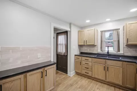 Entry Way - 605 9th Ave SW, Austin, MN 55912 photo 1 of 1