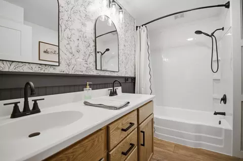 Bath - 605 9th Ave SW, Austin, MN 55912 photo 1 of 1
