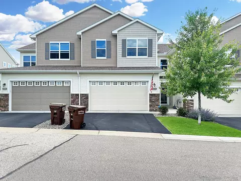 9496 Declaration Dr, Chanhassen, MN 55317