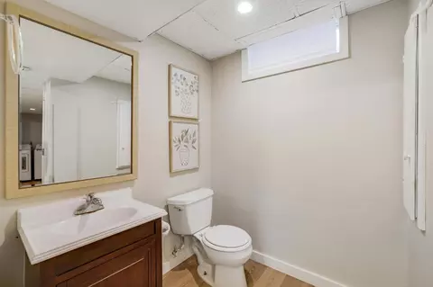 Bath - 1392 Amaryllis Ln, Eagan, MN 55123 photo 2 of 3