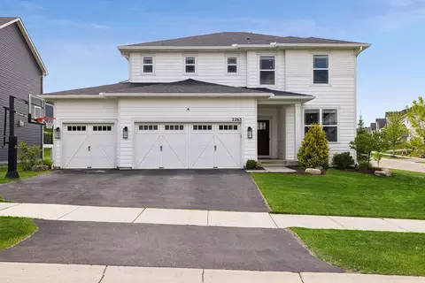 2265 Creekview Dr, Victoria, MN 55386