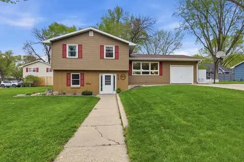 215 Terrace Dr SW, Willmar, MN 56201