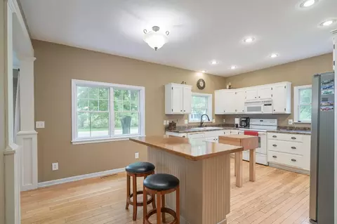 Kitchen - 5510 Bryant St, Maple Plain, MN 55359 photo 3 of 7