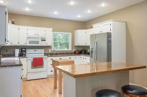 Kitchen - 5510 Bryant St, Maple Plain, MN 55359 photo 4 of 7