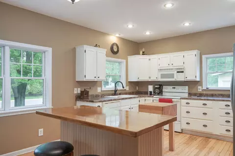 Kitchen - 5510 Bryant St, Maple Plain, MN 55359 photo 7 of 7