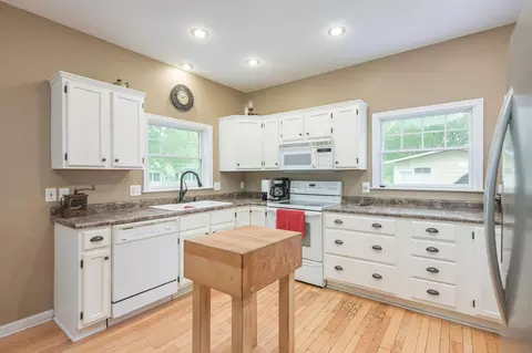 Kitchen - 5510 Bryant St, Maple Plain, MN 55359 photo 5 of 7