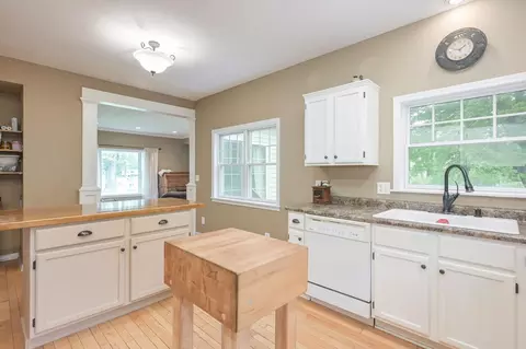 Kitchen - 5510 Bryant St, Maple Plain, MN 55359 photo 6 of 7
