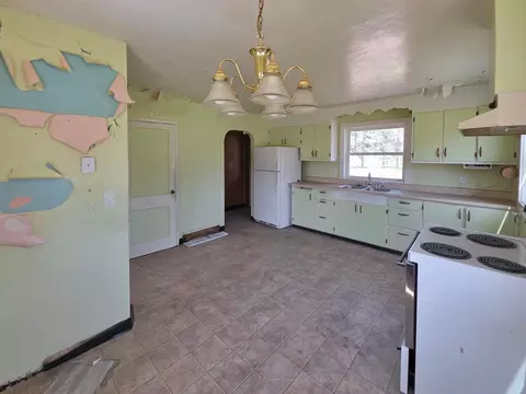Kitchen - 350 River Ave, Middle River, MN 56737 photo 2 of 3