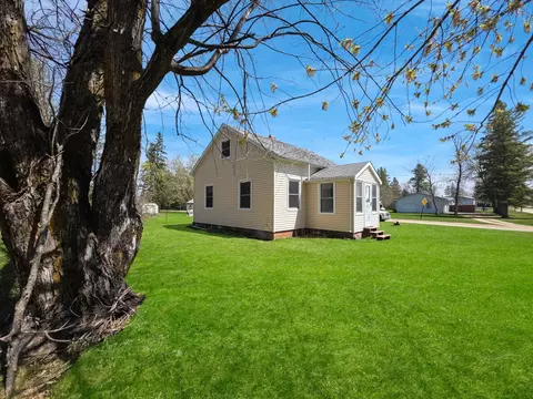 Exterior - 350 River Ave, Middle River, MN 56737 photo 4 of 6