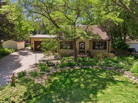 1866 Edgewater Ave, Arden Hills, MN 55112