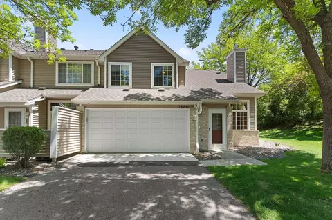 18231 Warbler Ln, Eden Prairie, MN 55346