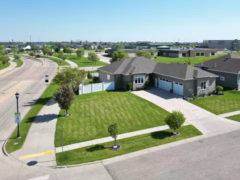 410 Freedom Ter E, West Fargo, ND 58078