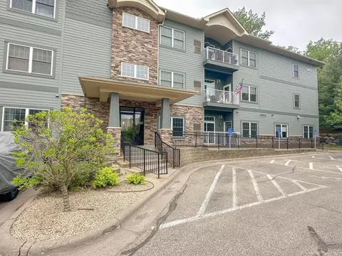 14937 60th St N #102, Stillwater, MN 55082