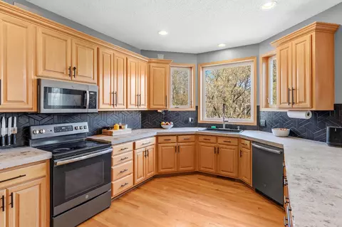 4695 138th St W, Apple Valley, MN 55124