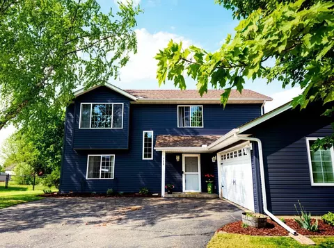 928 E Orchard St, Belle Plaine, MN 56011