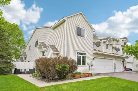 8996 Sawgrass Gln #405, Maple Grove, MN 55311