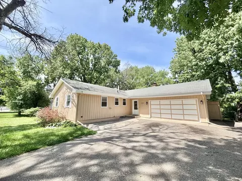 3225 Lanewood Ln N, Plymouth, MN 55447