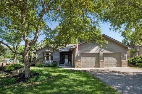 7993 172nd St W, Lakeville, MN 55044