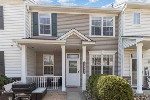 11023 Oak Grove Cir #E, Woodbury, MN 55129