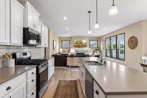 20164 Harvest Dr, Lakeville, MN 55044