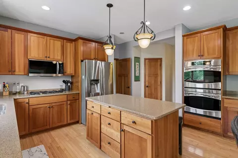 Kitchen - 3742 Crosscliffe Path, Rosemount, MN 55068 photo 3 of 6