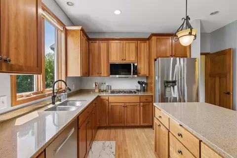 Kitchen - 3742 Crosscliffe Path, Rosemount, MN 55068 photo 4 of 6