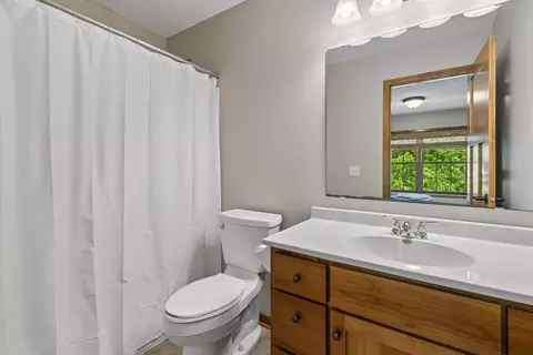 Bath - 3742 Crosscliffe Path, Rosemount, MN 55068 photo 4 of 5