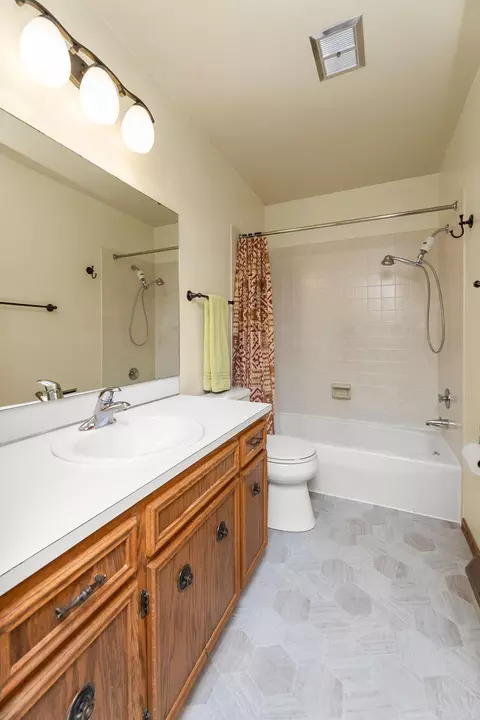 Bath - 1501 16th Ave S, Fargo, ND 58103 photo 1 of 4
