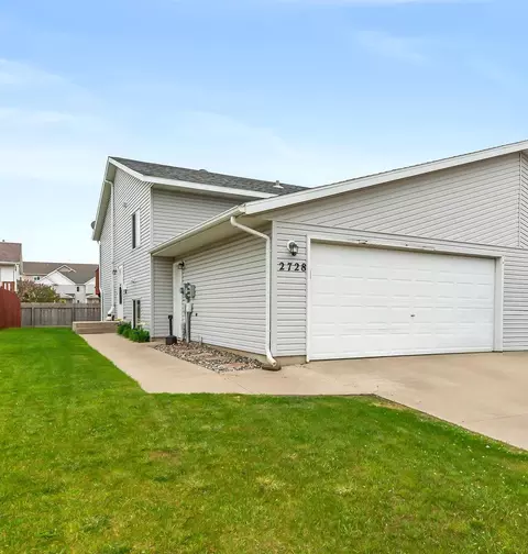 2728 33 12 Ave S, Fargo, ND 58104