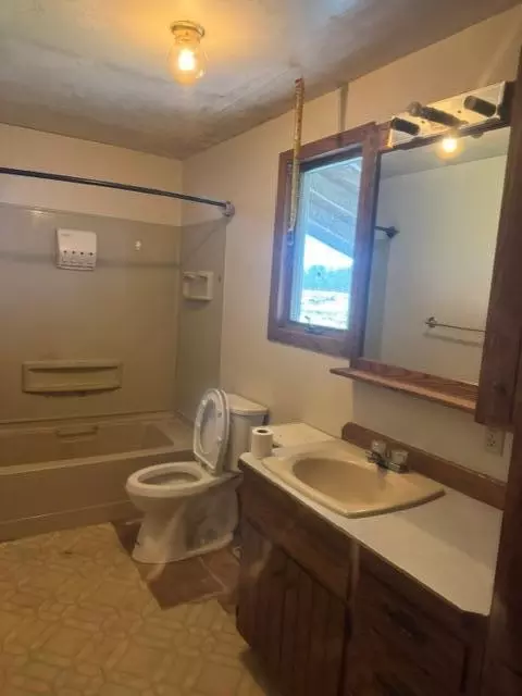 Bath - 20984 Feeley 3, Warba, MN 55793 photo 2 of 5