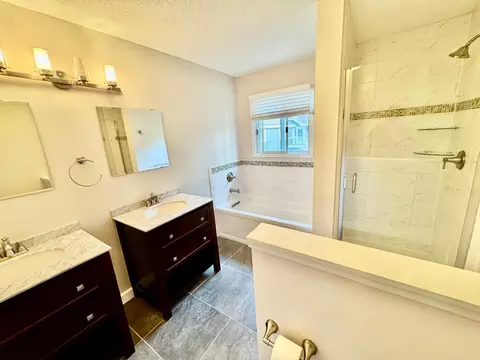 2575 Heritage Dr, Mendota Heights, MN 55120
