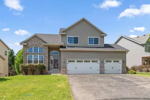 2810 White Eagle Dr, Woodbury, MN 55129