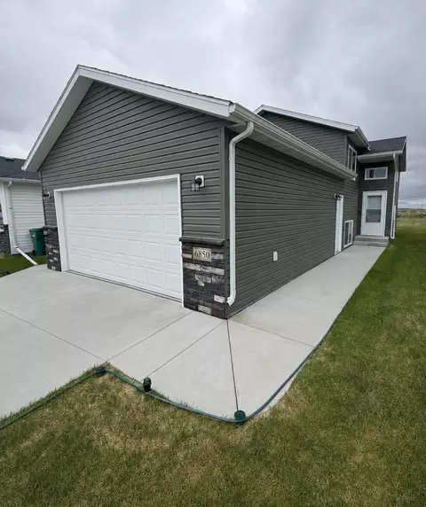 6850 67th St S, Horace, ND 58047
