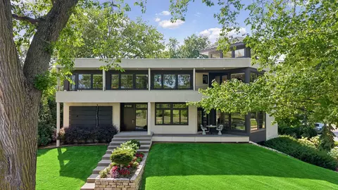2100 W Lake Of The Isles Pkwy, Minneapolis, MN 55405