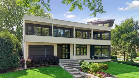 2100 W Lake Of The Isles Pkwy, Minneapolis, MN 55405