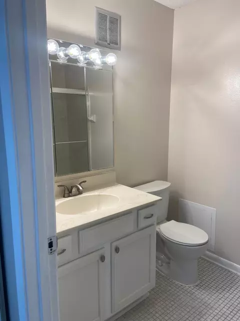 Bath - 4110 Rahn Rd #323, Eagan, MN 55122 photo 3 of 4