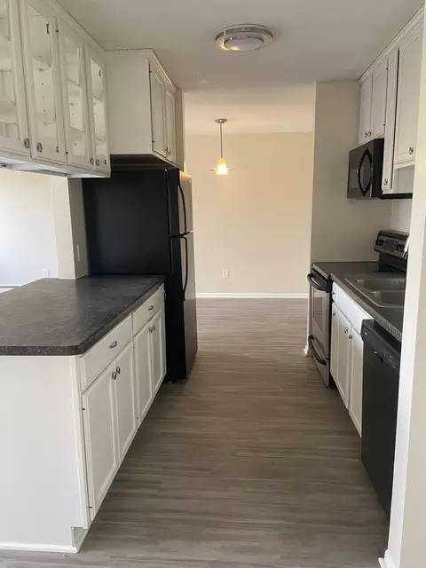 Kitchen - 4110 Rahn Rd #323, Eagan, MN 55122 photo 2 of 4