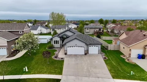 4742 44th St S, Fargo, ND 58104