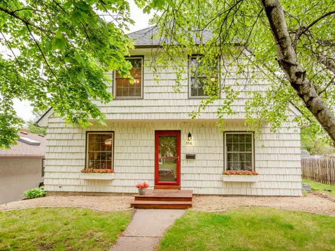 598 Clifford St, Saint Paul, MN 55104