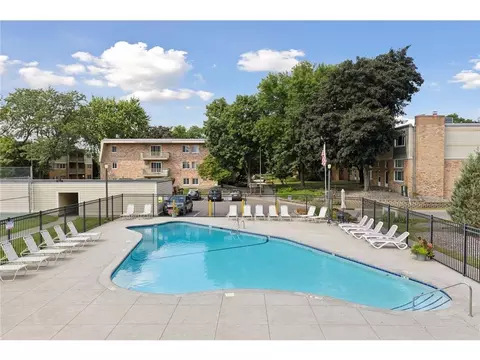 7412 W 22nd St #104, Saint Louis Park, MN 55426