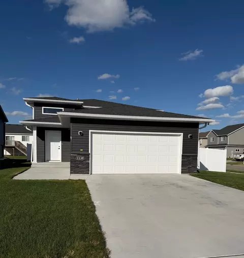 1138 46th Ave S, Moorhead, MN 56560