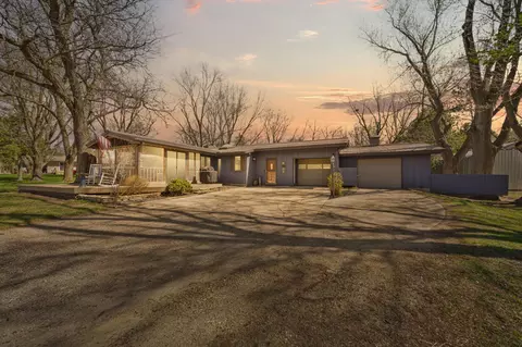 1304 34th Dr NE, Austin, MN 55912