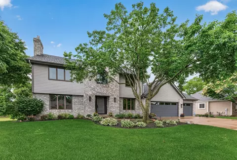 263 Lily Pond Ln, Vadnais Heights, MN 55127