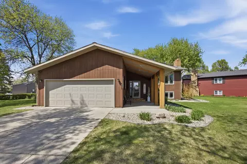 1808 Prairie Ln S, Fargo, ND 58103