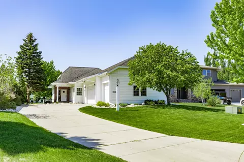 2516 Rose Creek Pkwy S, Fargo, ND 58104
