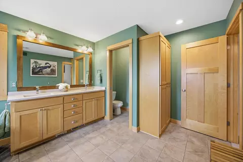 Bath - 692 Shelerud Dr, Eagan, MN 55123 photo 3 of 6
