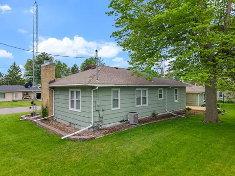 Exterior - 150 2nd Ave SE, Plainview, MN 55964 photo 5 of 6