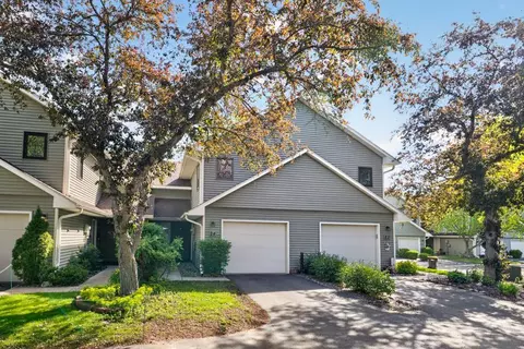 24 Elton Ridge Ct NW, Rochester, MN 55901