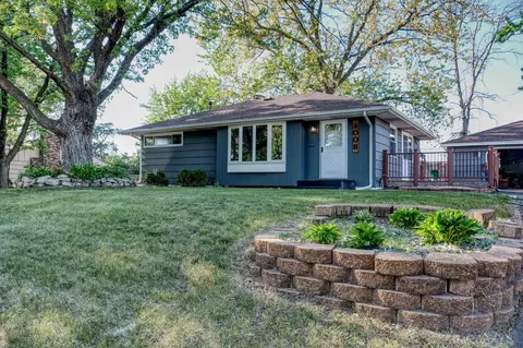 1008 W 80 12 St, Bloomington, MN 55420